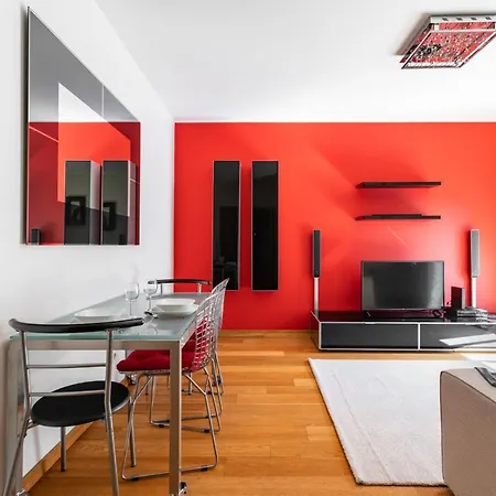Balcony And River Walks In Parque Das Nacoes Apartment *